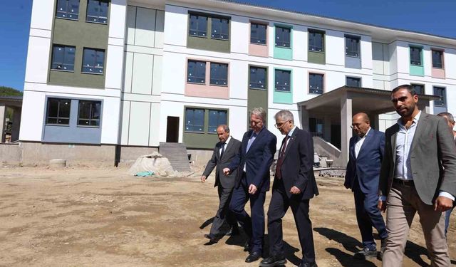 Vali Çelik, okul inşaatını inceledi