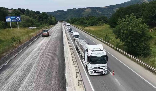 Yalova-Bursa kara yolunda asfaltlama çalışması devam ediyor
