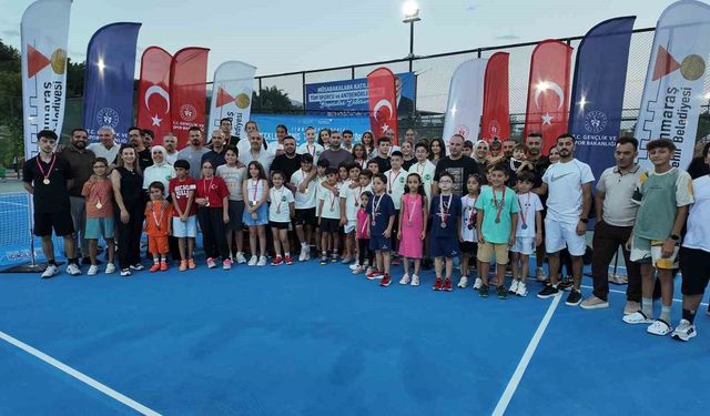 15 Temmuz Spor Vadisi'nde ödüllü tenis turnuvasında şampiyonlar belli oldu