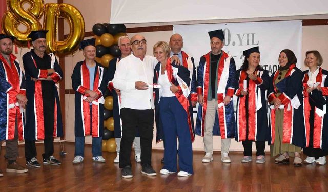 40 yıl sonra aynı sırada aynı heyecanla buluştular