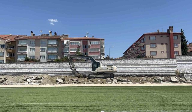 71 yıllık Gazi Atatürk Stadyumu'nda yıkım başladı, hatıralar hafızalarda kaldı