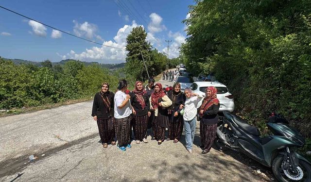 Alaplı'da asırlık düğün geleneği: Kadınlar davul zurna eşliğinde karşılanıyor