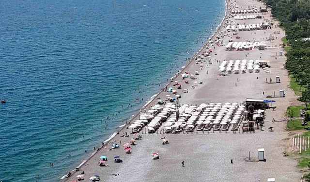 Antalya'da termometreler 38 dereceyi gösterdi, sahiller doldu