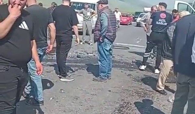 Ardahan'da otomobiller çarpıştı: 6 yaralı