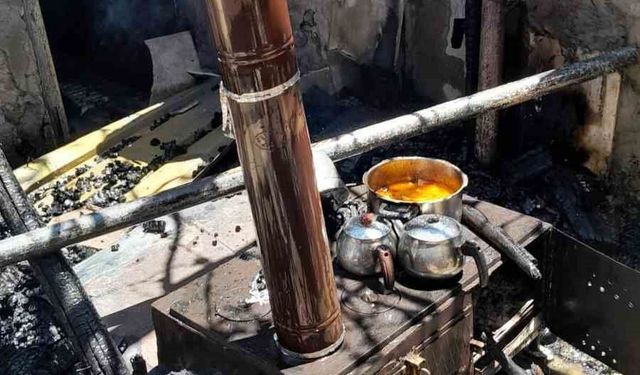 Avludaki soba, yangına neden oldu