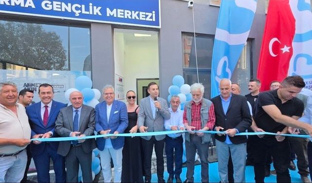 Bandırma'da gençlik merkezi hizmete açıldı