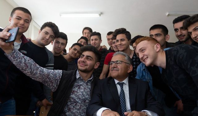 Başkan Büyükkılıç'tan üniversite adaylarına güven veren davet: 'Aradığınız her şey Kayseri'de'