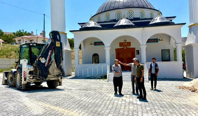 Başkan Ulutaş devam eden yatırımları inceledi