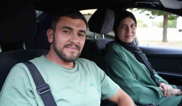 Bayrak ve ezan hasretiyle yola çıkan gurbetçilerin Kapıkule'den yurda girişleri sürüyor
