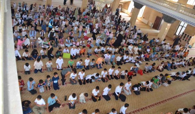 Bulanık'ta TÜGVA yaz okulu kapsamında 600 öğrenci camide buluştu