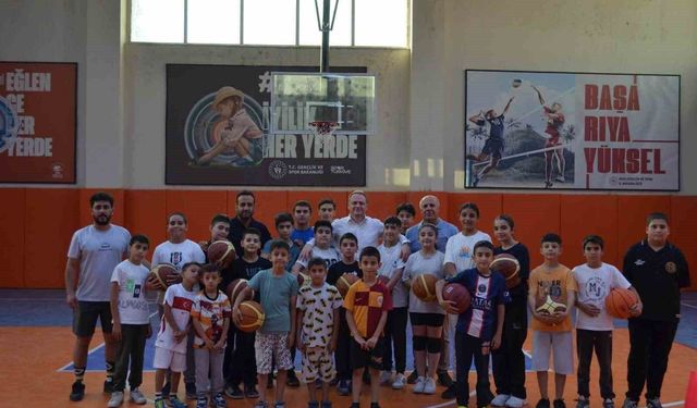 Bulanık'ta yaz spor okulları öğrencilerine Kaymakam Koşansu'ndan moral ziyareti