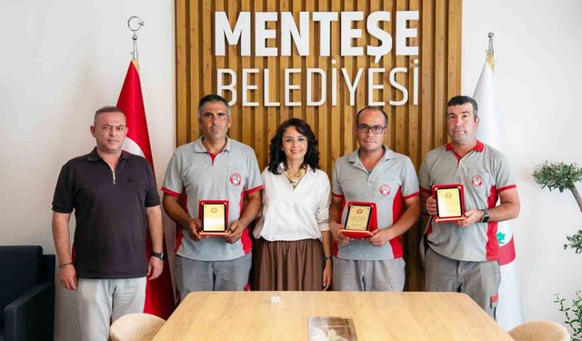 Buldukları çantayı sahibine teslim eden personele Başkan Köksal Aras'tan özendirme primi