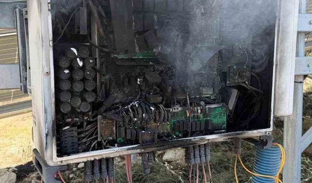 Burdur'da güneş enerji santralindeki trafo yangını otluk alana sıçradı