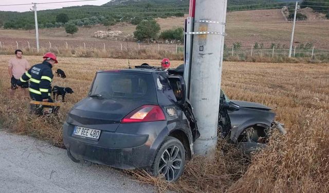 Burdur'da otomobil elektrik direğine çarptı: 1 yaralı