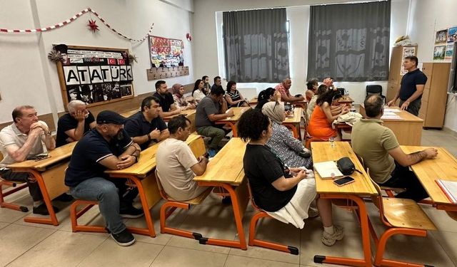 Burhaniye'de LGS Tercih Danışmanlığı Bilgilendirme Toplantısı yapıldı