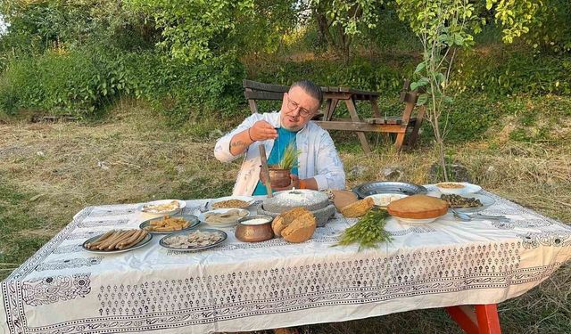 'Buz Adam Ötzi'nin midesindeki siyezi merak eden ünlü şef, Kastamonu'da 12 bin yıllık 'Hitit buğdayı'nı inceledi