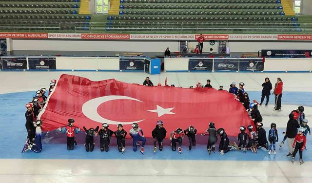 Buzda 15 Temmuz için anlamlı tören