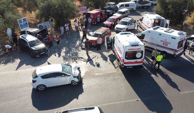 Çanakkale-İzmir karayolunda can pazarı: 4 aracın karıştığı kazada 4 kişi yaralandı