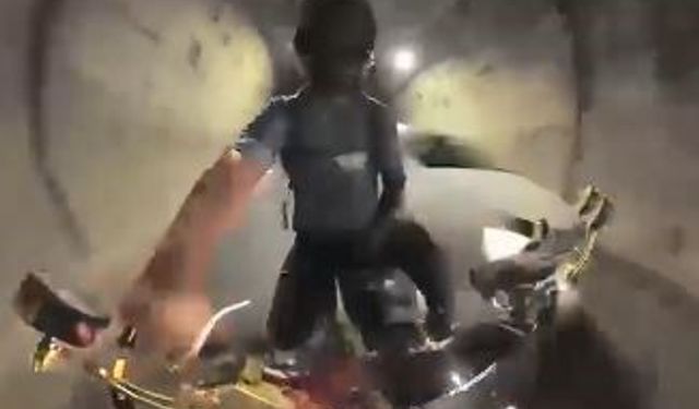 Cankurtaran Tüneli içinde tehlikeli anlar: Şerit ihlali yapan otomobilin motosiklete teması kamerada