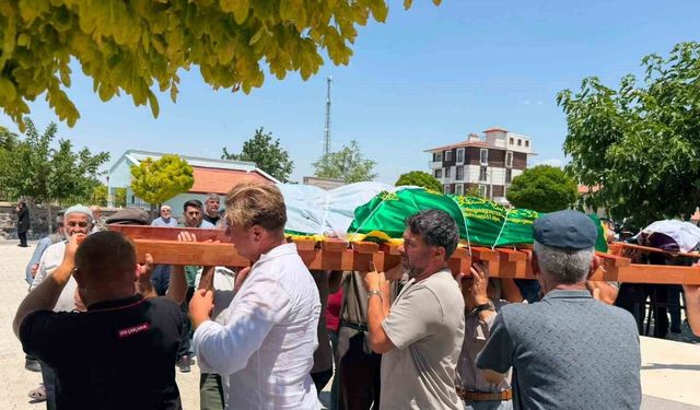 Cinayete kurban giden anne ve kızına acı veda