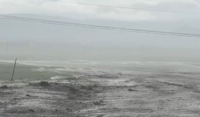 Dağlar beyaza büründü, yol ulaşıma kapandı