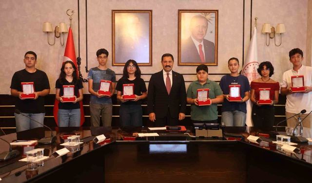Depremin izlerinin silindiği Hatay'da 8 öğrenci LGS'de birinci oldu, 25 öğrenci YKS'de ilk binde yer aldı