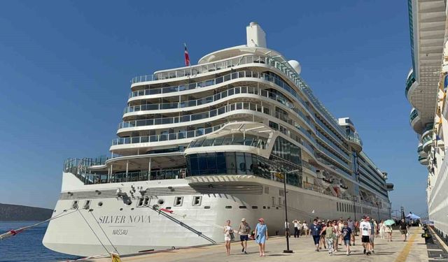 Dev kruvaziyerler Bodrum'a demir attı: 3 bin 319 turist geldi