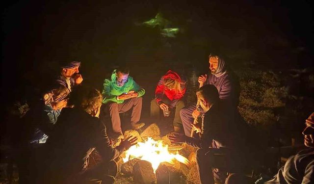 Diyarbakırlı 19 dağcı Süphan Dağı'na zirve yaptı