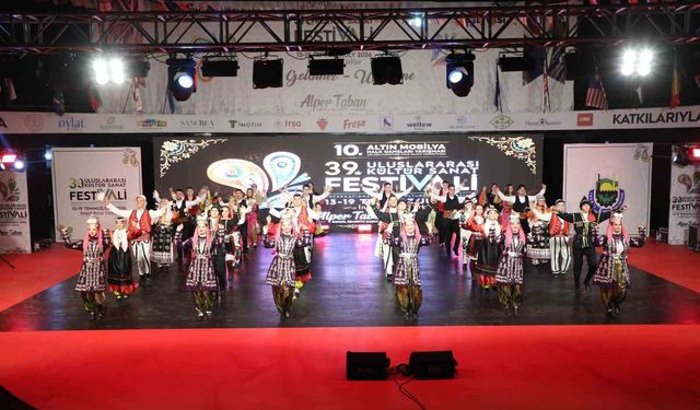 Dünyanın renklerini İnegöl'de buluşturan festival başladı