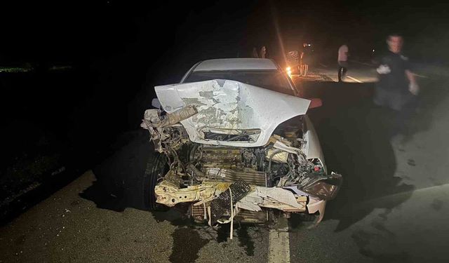 Dursunbey'de traktör ile otomobil kaza yaptı: 1 yaralı