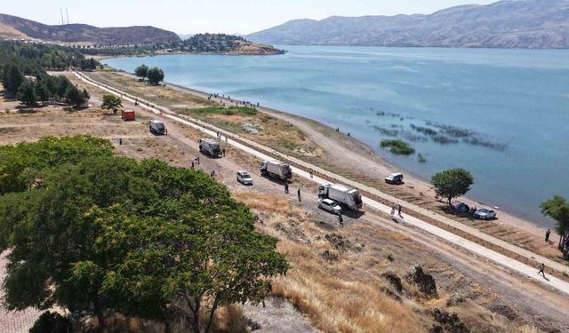 Elazığ Hazar Gölü çevresinde temizlik çalışması