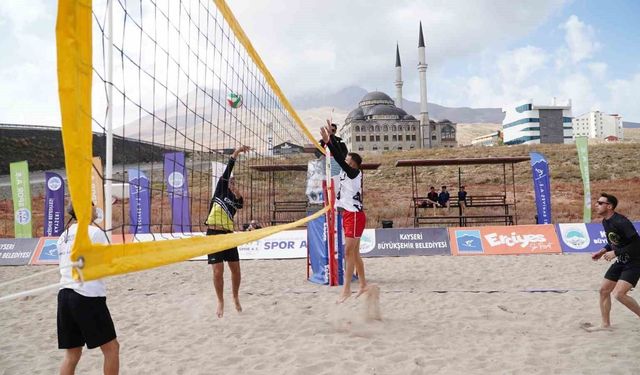 Erciyes, voleybol tutkunlarını buluşturacak