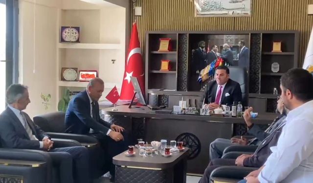 Eren Üniversitesi Rektörü Necmettin Elmastaş'ın Aydınlar belediye başkanı İbrahim Ergün ile Yemekli Toplantıda Buluştu