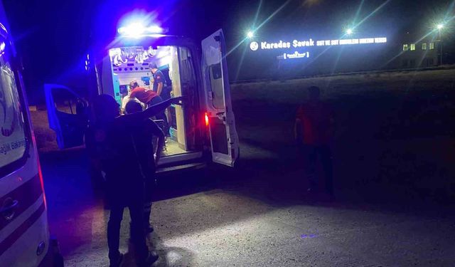 Erzincan'da tır ile otomobilin çarpıştığı kaza güvenlik kamerasına yansıdı