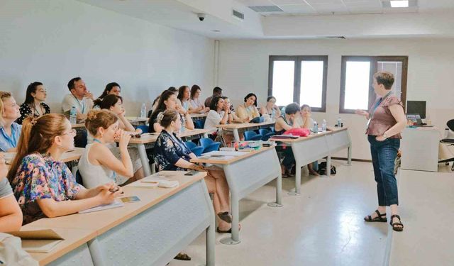 Fransızca eğitiminin kalbi İzmir'de attı
