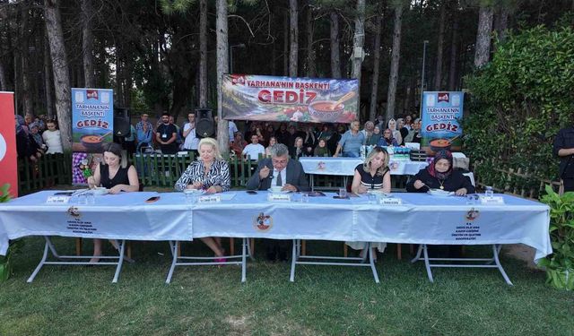 Gediz'de tarhana yarışmasında gelenek ve lezzet yarıştı