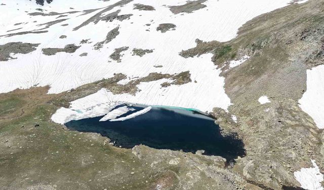 Gümüşhane'nin karlı zirveleri dronla görüntülendi