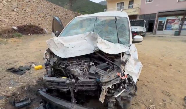 Hakkari'de trafik kazası: 3 yaralı