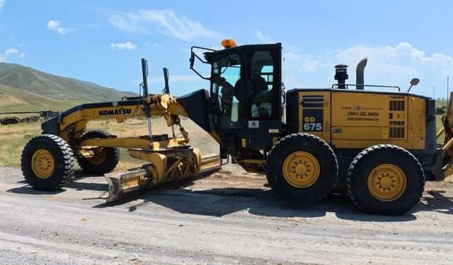 Iğdır'da köy yollarında yol açma çalışmaları sürüyor