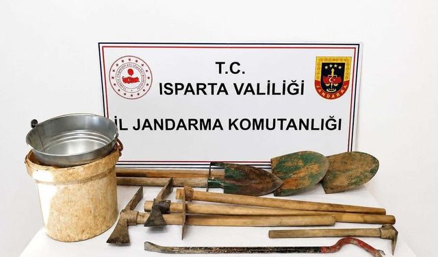 Isparta'da jandarmadan kaçak kazı operasyonu