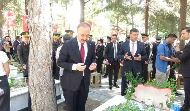 Isparta'da şehitler dualarla anıldı