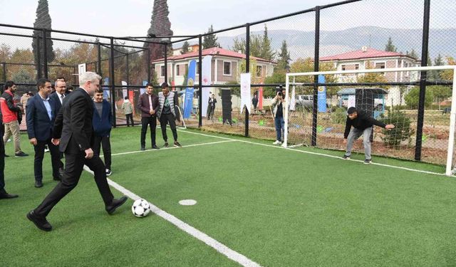 Kahramanmaraş'ın dört bir yanı spor alanlarıyla donatıldı: 31 yeni halı saha hizmete girdi