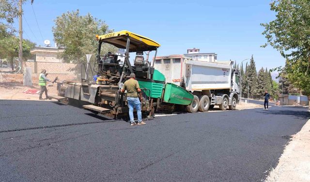 Kahramanmaraş'ta asfalt işçileri bunaltıcı sıcağa rağmen mesaisini sürdürüyor