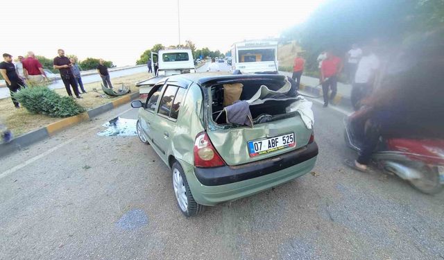 Kamyonete çarpan otomobil karşı şeride geçti: 2 yaralı