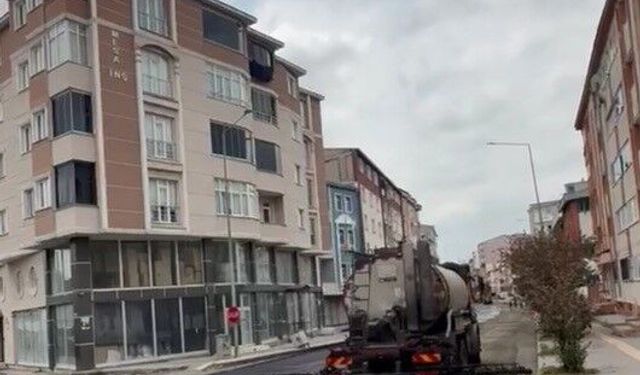 Karayolları 18. Bölge Müdürlüğü Kars'ta şehir içi yolları sıcak asfaltla yeniliyor
