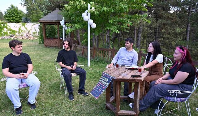 Kastamonu Üniversitesi Bilim Kafe'de geleceğin iletişimcileriyle dijital çağda medya konuşuldu