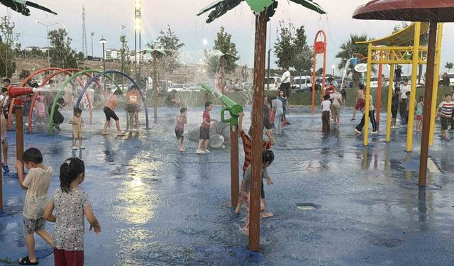 Kavurucu sıcakta çocukların serinlik adresi su oyun parkları