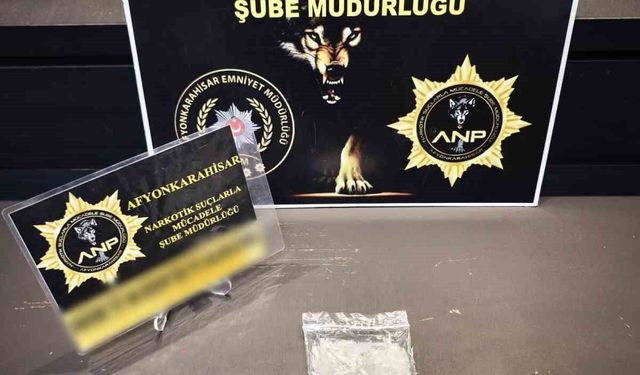 Kullandıkları araçta uyuşturucu ile yakalanan 2 kişi tutuklandı