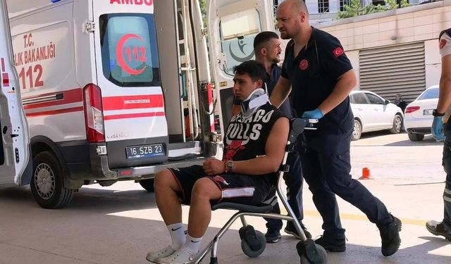 Lastiği patlayan cip şarampole uçtu: 3 yaralı