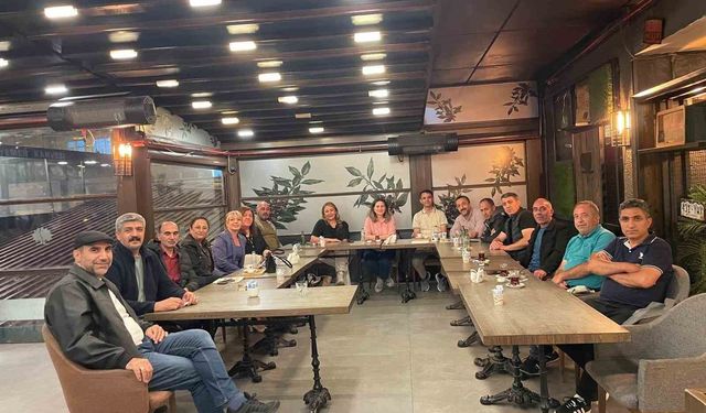 Lise arkadaşları 34 yıl sonra buluştu
